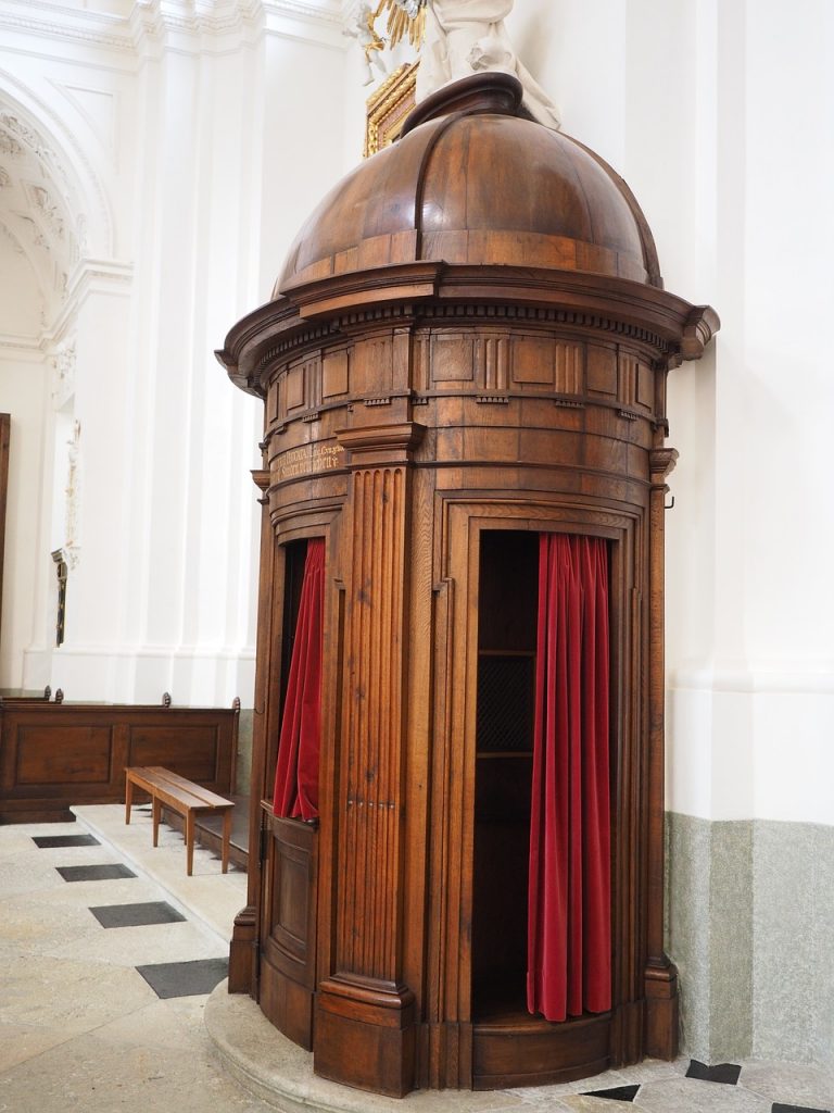 confessionale legno chiesa