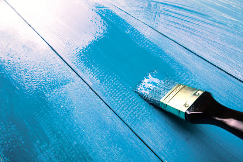 COME VERNICIARE MOBILI IN CASA