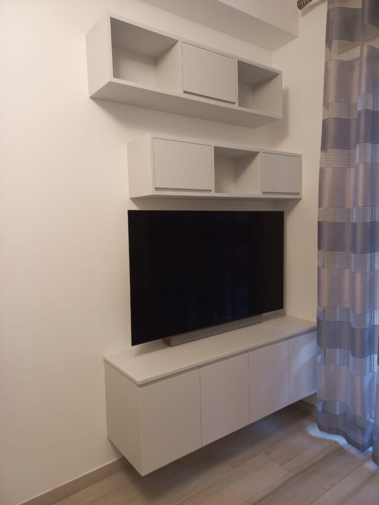mobile tv su misura legno