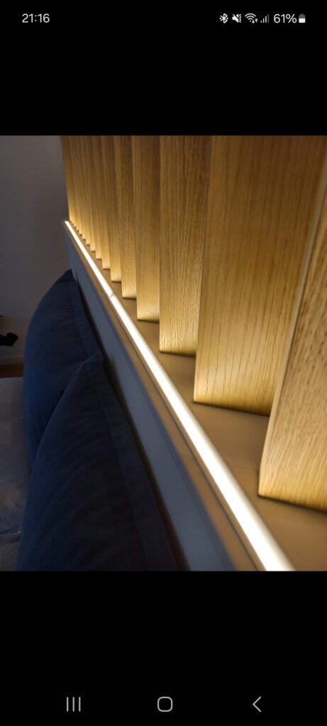 spopnda letto in legno con led