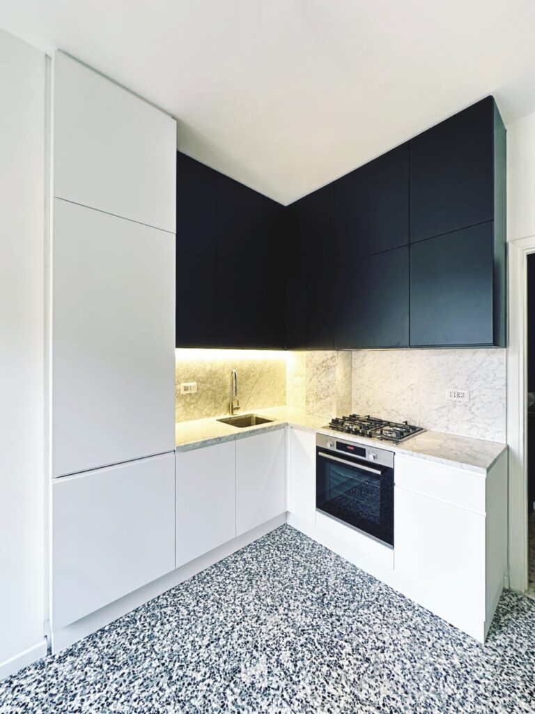 cucina su misura con marmo