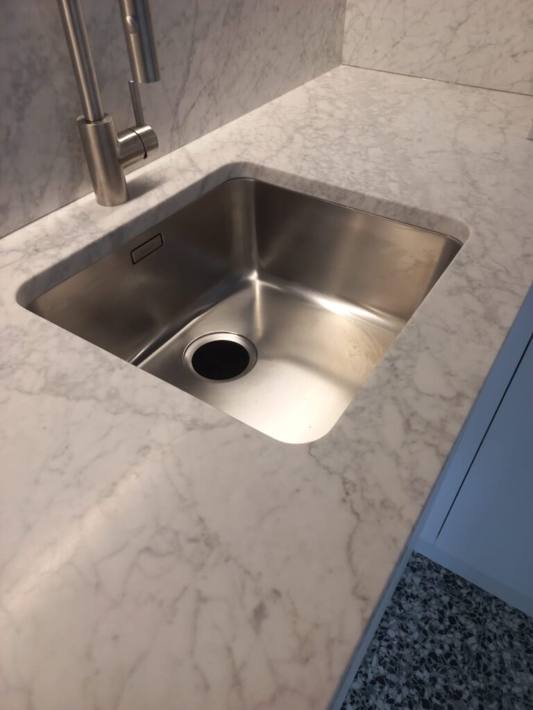 cucina su misura top in marmo